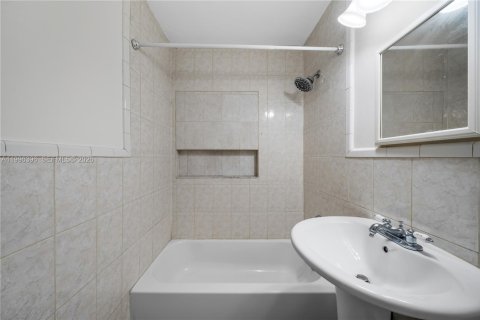 House in Fort Lauderdale, Florida 23.23 sq.m. № 2058399 - photo 14