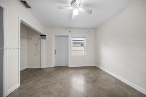 House in Fort Lauderdale, Florida 23.23 sq.m. № 2058399 - photo 15