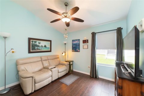 House in The Villages, Florida 3 bedrooms, 146.69 sq.m. № 1858297 - photo 17