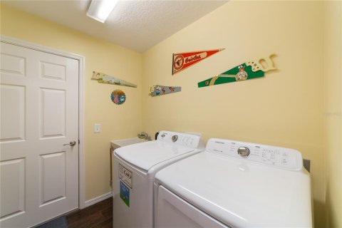 House in The Villages, Florida 3 bedrooms, 146.69 sq.m. № 1858297 - photo 18