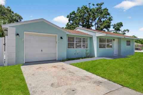 Villa ou maison à louer à Gulfport, Floride: 2 chambres, 75.62 m2 № 1869022 - photo 2