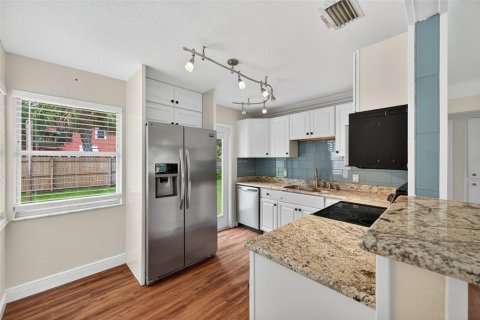 Villa ou maison à louer à Gulfport, Floride: 2 chambres, 75.62 m2 № 1869022 - photo 6