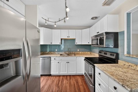 Villa ou maison à louer à Gulfport, Floride: 2 chambres, 75.62 m2 № 1869022 - photo 10