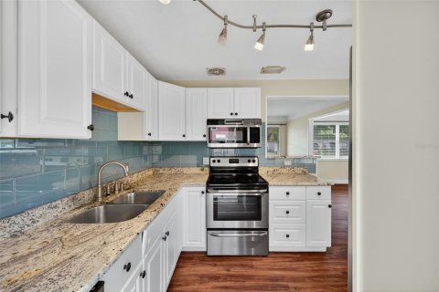 Villa ou maison à louer à Gulfport, Floride: 2 chambres, 75.62 m2 № 1869022 - photo 8