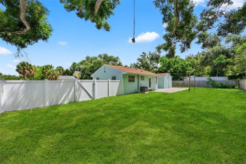 Villa ou maison à louer à Gulfport, Floride: 2 chambres, 75.62 m2 № 1869022 - photo 29