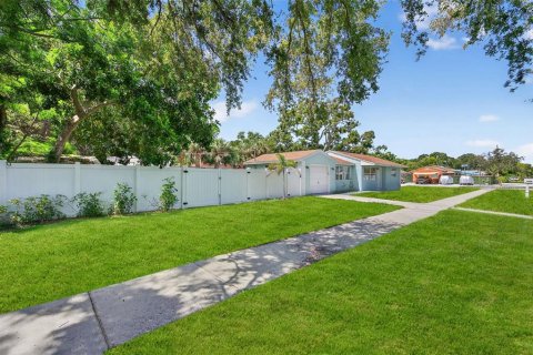 Villa ou maison à louer à Gulfport, Floride: 2 chambres, 75.62 m2 № 1869022 - photo 25