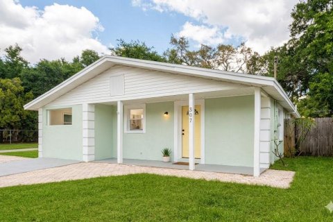 House in Tampa, Florida 4 bedrooms, 120.96 sq.m. № 2121024