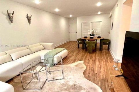 Condo in Miami Beach, Florida, 1 bedroom  № 2041955