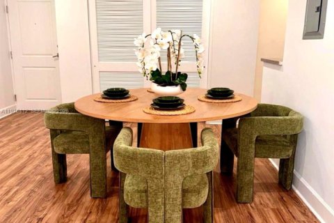 Condo in Miami Beach, Florida, 1 bedroom  № 2041955 - photo 2