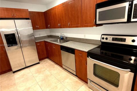 Condo in Miami Beach, Florida, 1 bedroom  № 2041955 - photo 4