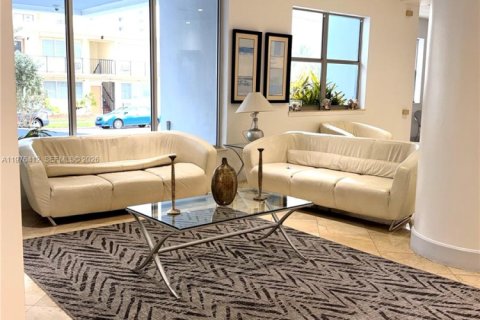 Condo in Miami Beach, Florida, 1 bedroom  № 2041955 - photo 10