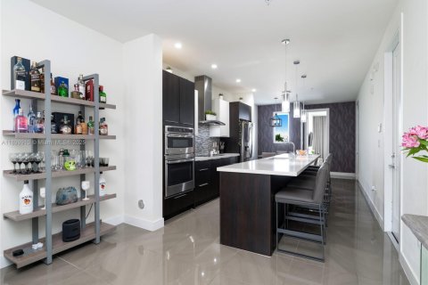 Condo in Doral, Florida, 3 bedrooms in LANDMARK  № 2015526 - photo 6