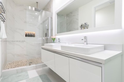 Condo in Doral, Florida, 3 bedrooms in LANDMARK  № 2015526 - photo 15