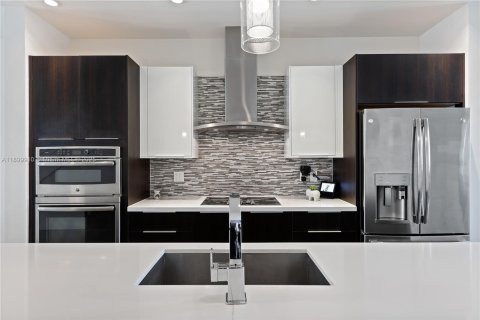 Condo in Doral, Florida, 3 bedrooms in LANDMARK  № 2015526 - photo 20