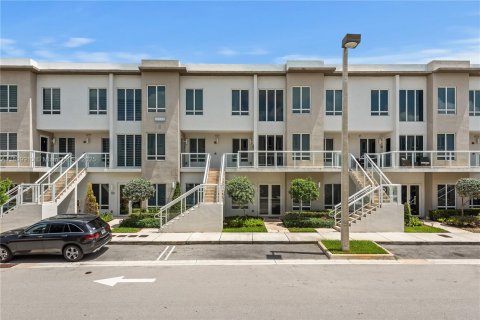 Condo in Doral, Florida, 3 bedrooms in LANDMARK  № 2015526 - photo 26