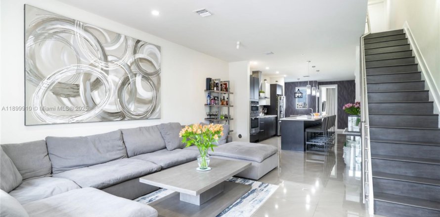 Condo in Doral, Florida, 3 bedrooms in LANDMARK  № 2015526