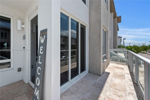 Condo in Doral, Florida, 3 bedrooms in LANDMARK  № 2015526 - photo 22