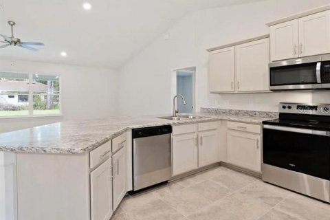 House in Palm Coast, Florida 3 bedrooms, 143.07 sq.m. № 1582451 - photo 2