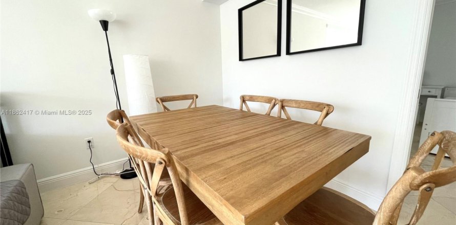 Condo in Key Biscayne, Florida, 3 bedrooms № 1897350