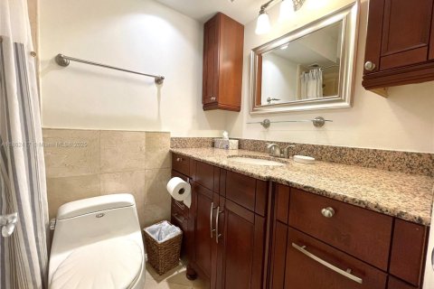 Condo in Key Biscayne, Florida, 3 bedrooms  № 1897350 - photo 18