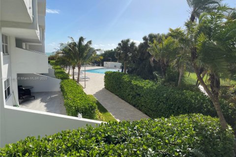 Condo in Key Biscayne, Florida, 3 bedrooms  № 1897350 - photo 13
