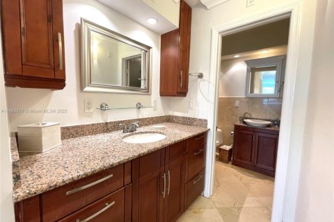 Condo in Key Biscayne, Florida, 3 bedrooms  № 1897350 - photo 15