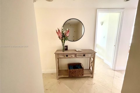 Condo in Key Biscayne, Florida, 3 bedrooms  № 1897350 - photo 19