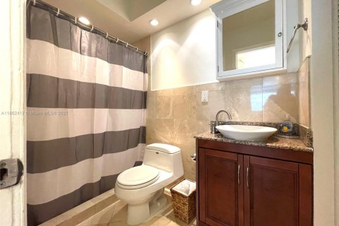 Condo in Key Biscayne, Florida, 3 bedrooms  № 1897350 - photo 17