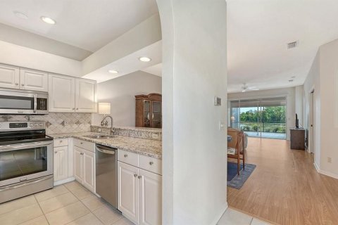 Villa ou maison à vendre à Sarasota, Floride: 2 chambres, 146.04 m2 № 2212209 - photo 4
