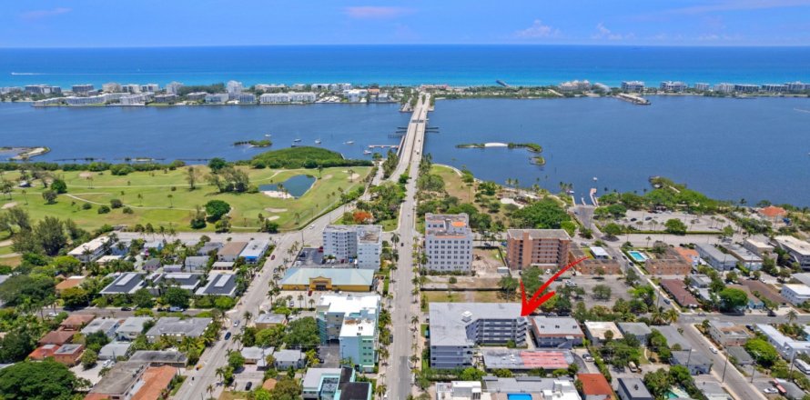 Condo in Lake Worth, Florida, 2 bedrooms № 1224621