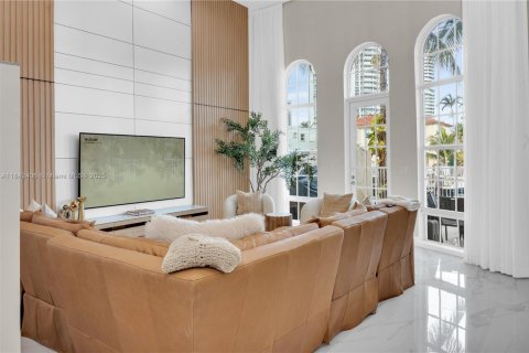 Touwnhouse à vendre à North Miami Beach, Floride: 4 chambres, 196.49 m2 № 1839127 - photo 4