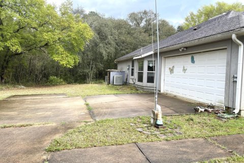 House in Keystone Heights, Florida 3 bedrooms, 190.26 sq.m. № 1182738 - photo 1