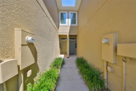 Townhouse in Brandon, Florida 3 bedrooms, 142.7 sq.m. № 1598440 - photo 3