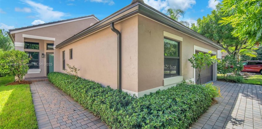 Villa ou maison à Weston, Floride 3 chambres, 142.33 m2 № 1966099