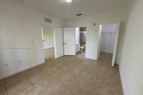 Купить кондоминиум в Катлер-Бей, Флорида 3 спальни, 113.15м2, № 2013302 - фото 14