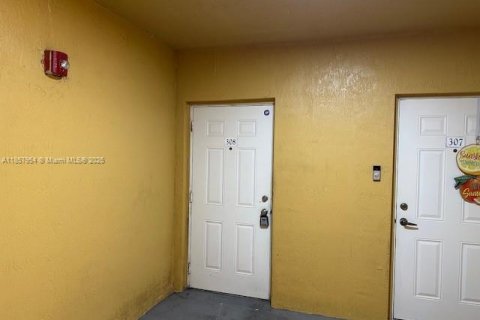 Купить кондоминиум в Катлер-Бей, Флорида 3 спальни, 113.15м2, № 2013302 - фото 2