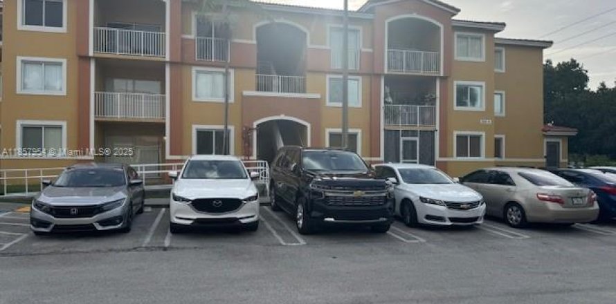 Кондоминиум с 3 спальнями в Катлер-Бей, Флорида № 2013302