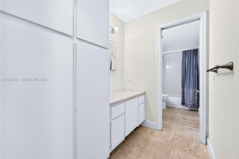 Adosado en venta en Oakland Park, Florida, 2 dormitorios, 143.07 m2 № 2265294 - foto 11