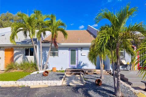 Adosado en venta en Oakland Park, Florida, 2 dormitorios, 143.07 m2 № 2265294 - foto 2