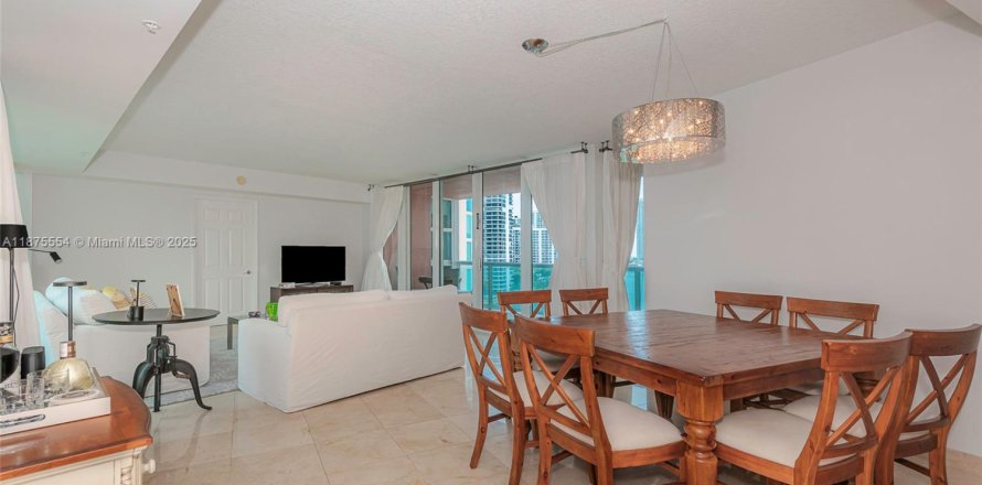 Condominio en Aventura, Florida, 2 dormitorios № 1977732