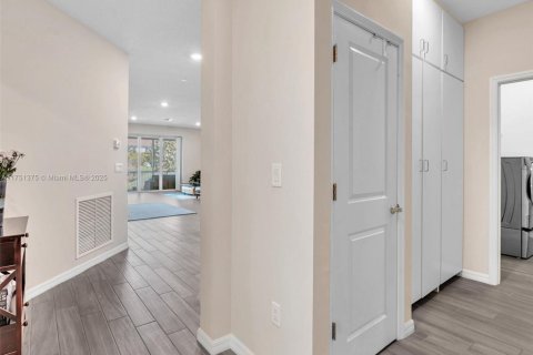 Casa en venta en Hollywood, Florida, 3 dormitorios, 161.84 m2 № 1692279 - foto 28