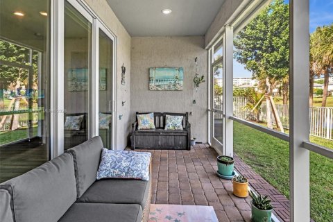 Casa en venta en Hollywood, Florida, 3 dormitorios, 161.84 m2 № 1692279 - foto 30