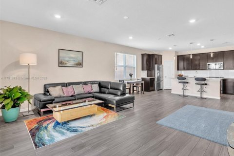 Casa en venta en Hollywood, Florida, 3 dormitorios, 161.84 m2 № 1692279 - foto 2