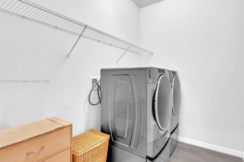 Casa en venta en Hollywood, Florida, 3 dormitorios, 161.84 m2 № 1692279 - foto 29