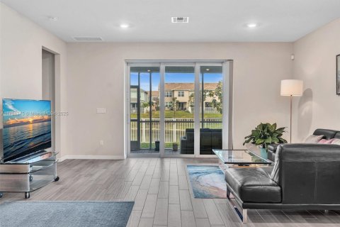 Casa en venta en Hollywood, Florida, 3 dormitorios, 161.84 m2 № 1692279 - foto 12