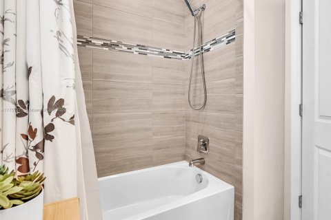 Casa en venta en Hollywood, Florida, 3 dormitorios, 161.84 m2 № 1692279 - foto 24