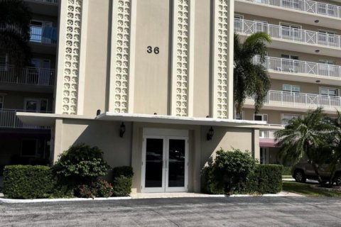 Condo in North Palm Beach, Florida, 2 bedrooms  № 1094546 - photo 1
