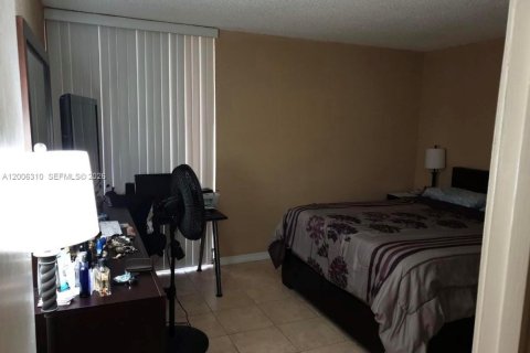 Copropriété à louer à Miami, Floride: 1 chambre, 67.35 m2 № 2071314 - photo 4