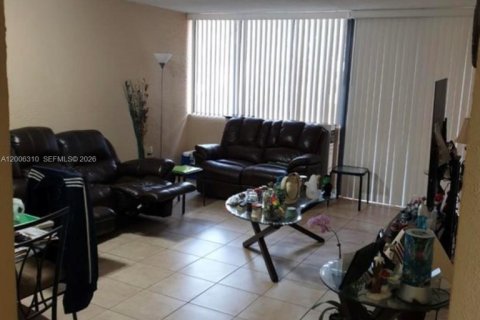 Copropriété à louer à Miami, Floride: 1 chambre, 67.35 m2 № 2071314 - photo 2