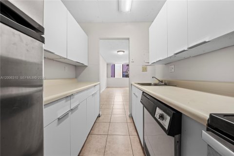 Copropriété à louer à Miami, Floride: 1 chambre, 67.35 m2 № 2071314 - photo 14
